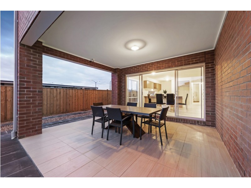 23 Ellscott Boulevard, Mickleham VIC 3064