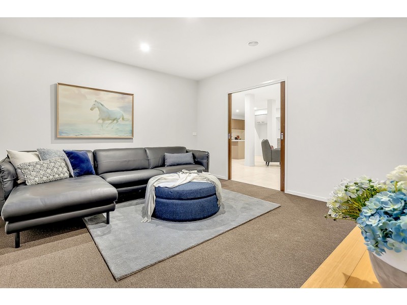 23 Ellscott Boulevard, Mickleham VIC 3064