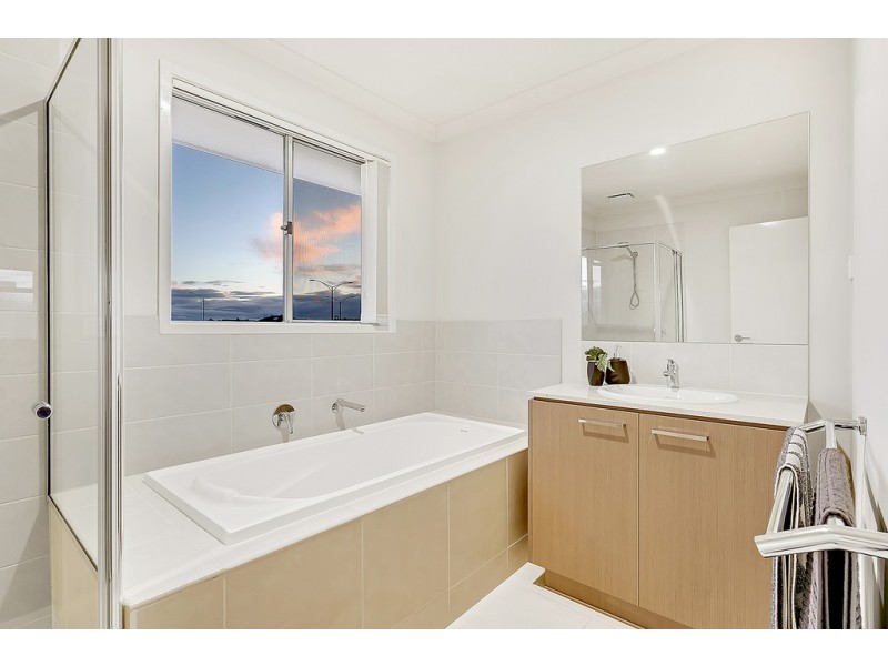 23 Ellscott Boulevard, Mickleham VIC 3064