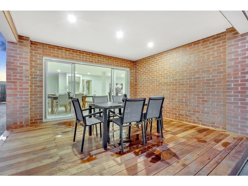 23 Ellscott Boulevard, Mickleham VIC 3064