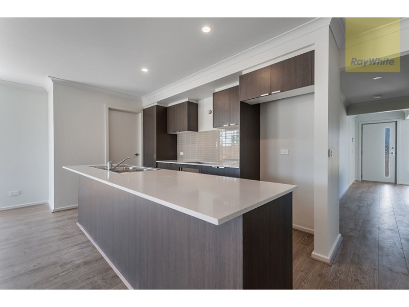 13 Whinfell Street, Mickleham VIC 3064
