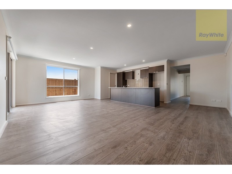 13 Whinfell Street, Mickleham VIC 3064