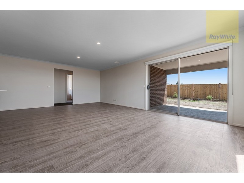 13 Whinfell Street, Mickleham VIC 3064