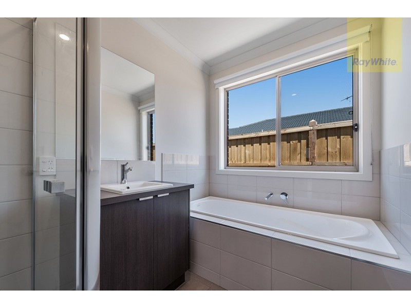 13 Whinfell Street, Mickleham VIC 3064