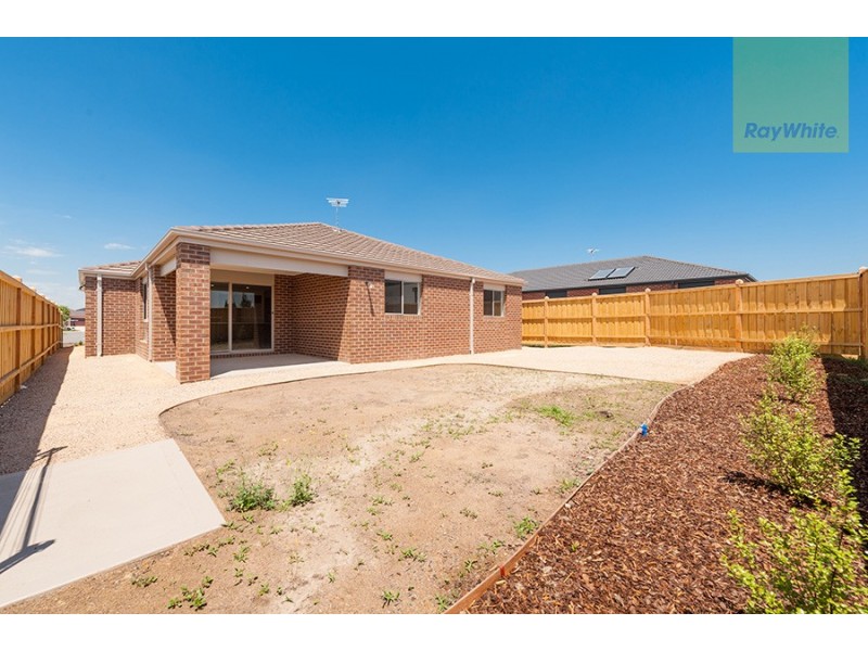 13 Whinfell Street, Mickleham VIC 3064