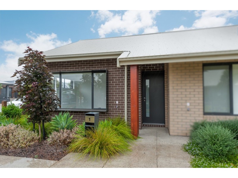 1 Strata Walk, Greenvale VIC 3059
