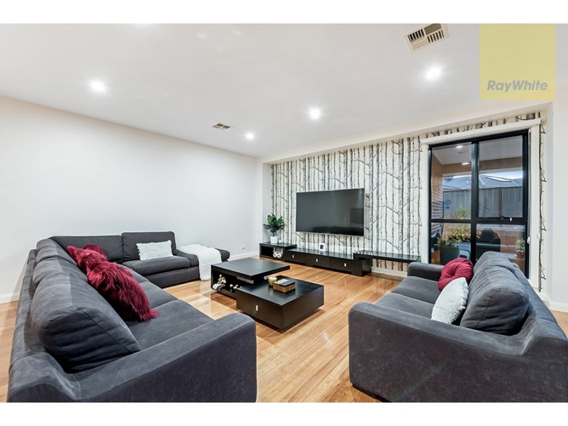 37 Escapade Boulevard, Craigieburn VIC 3064