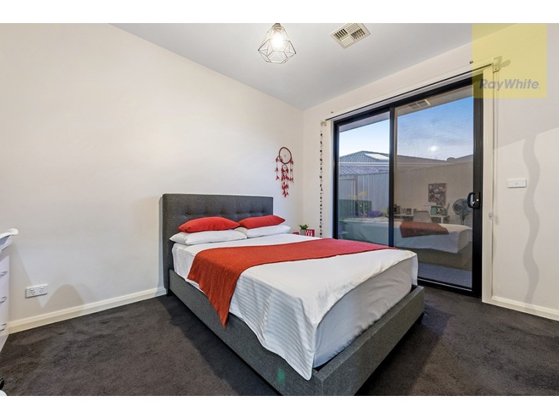 37 Escapade Boulevard, Craigieburn VIC 3064