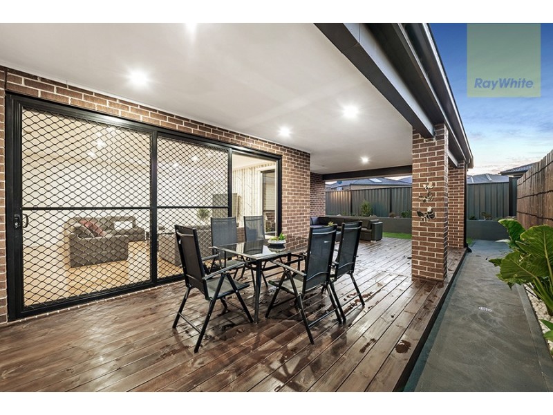 37 Escapade Boulevard, Craigieburn VIC 3064