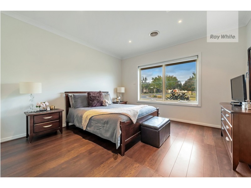 35 Bellfield Drive, Craigieburn VIC 3064