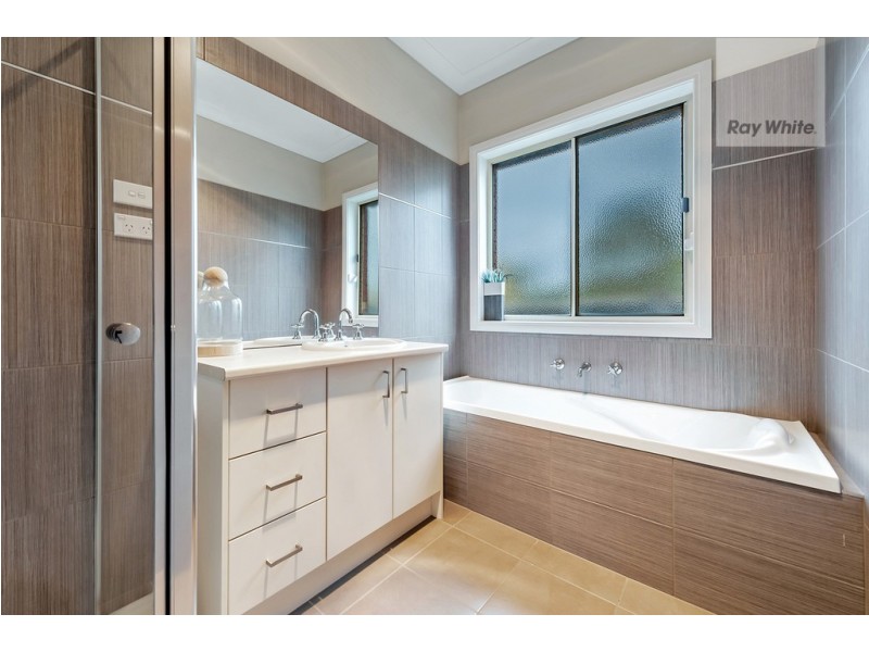 35 Bellfield Drive, Craigieburn VIC 3064