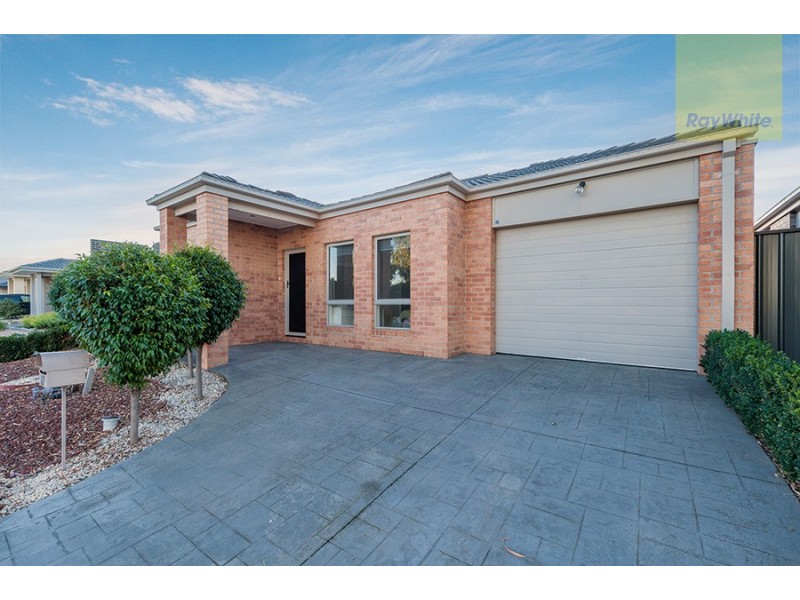 17 Dempster Drive, Craigieburn VIC 3064