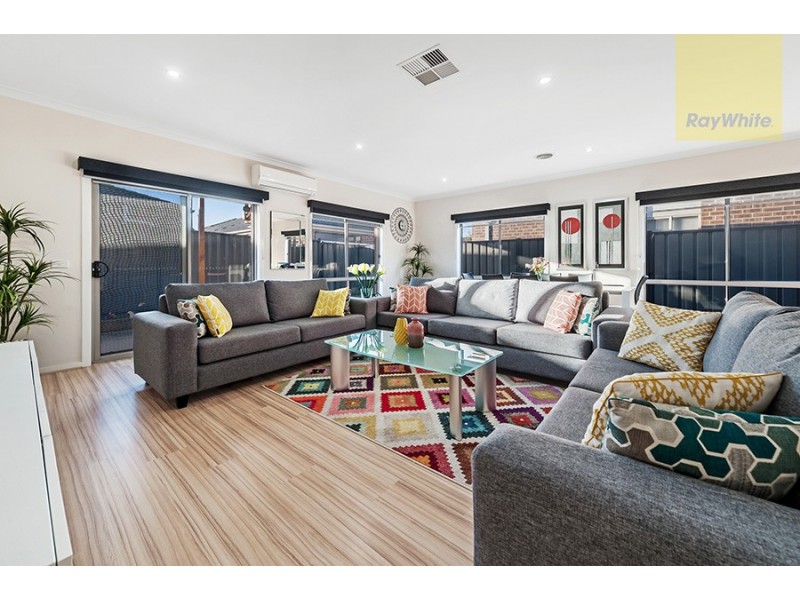 17 Dempster Drive, Craigieburn VIC 3064