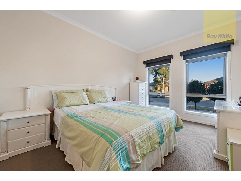 17 Dempster Drive, Craigieburn VIC 3064
