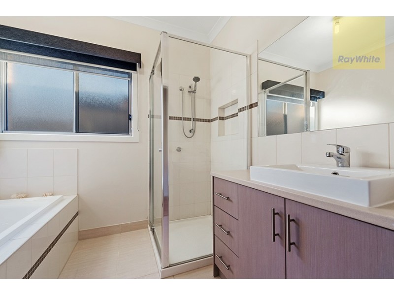 17 Dempster Drive, Craigieburn VIC 3064