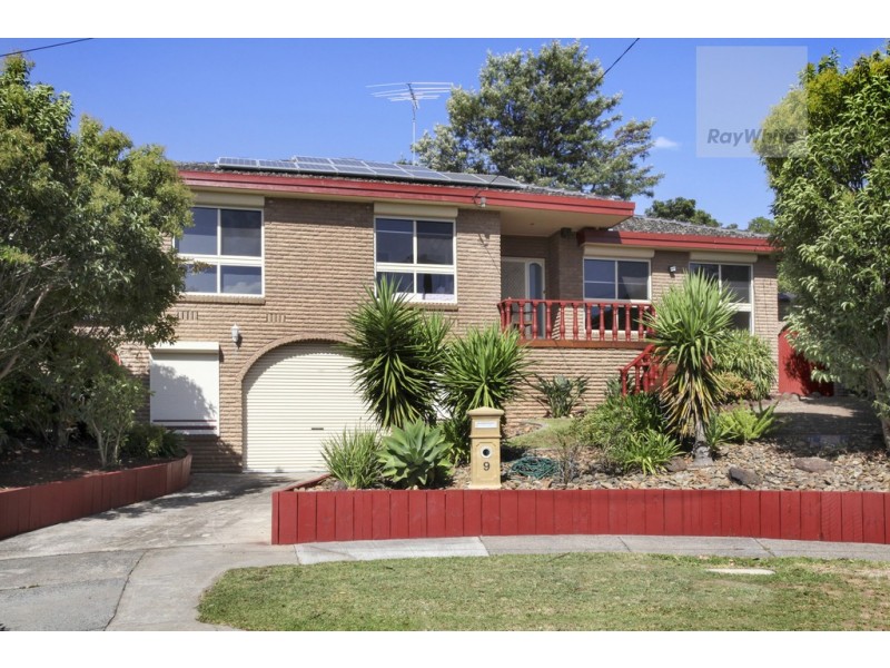 9 Farley Court, Gladstone Park VIC 3043