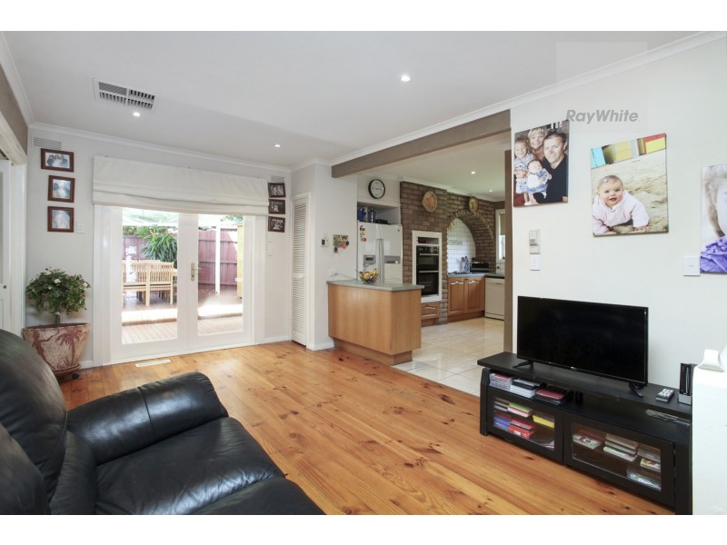 9 Farley Court, Gladstone Park VIC 3043