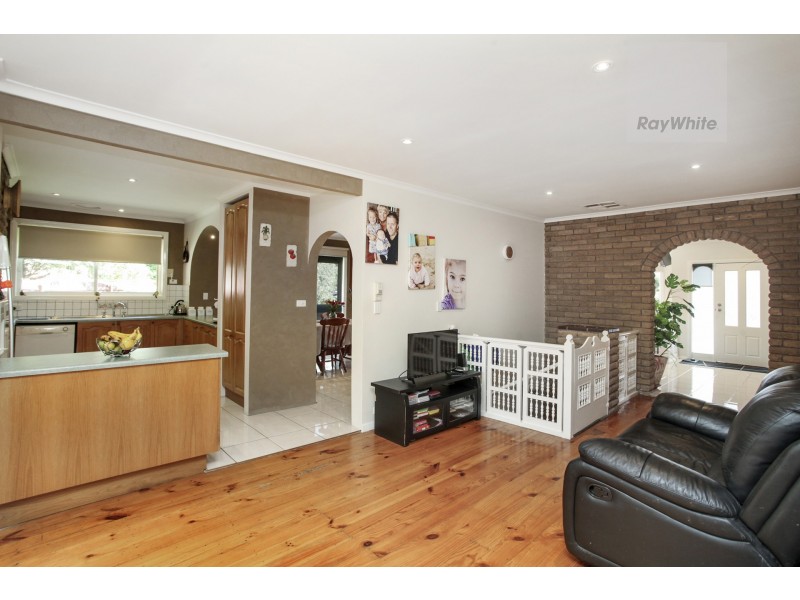 9 Farley Court, Gladstone Park VIC 3043