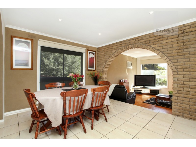 9 Farley Court, Gladstone Park VIC 3043