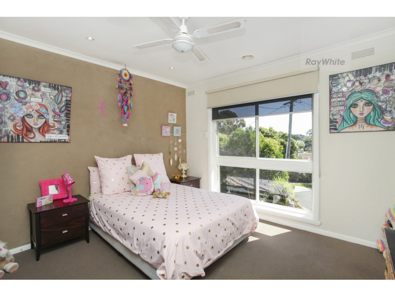 9 Farley Court, Gladstone Park VIC 3043