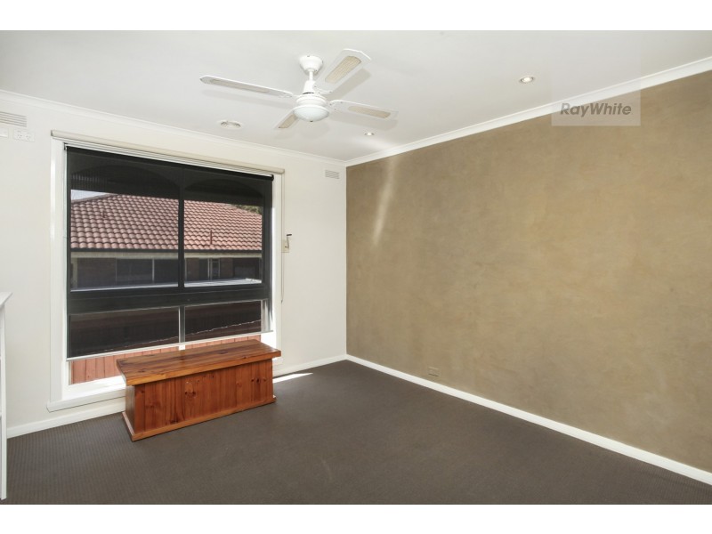 9 Farley Court, Gladstone Park VIC 3043