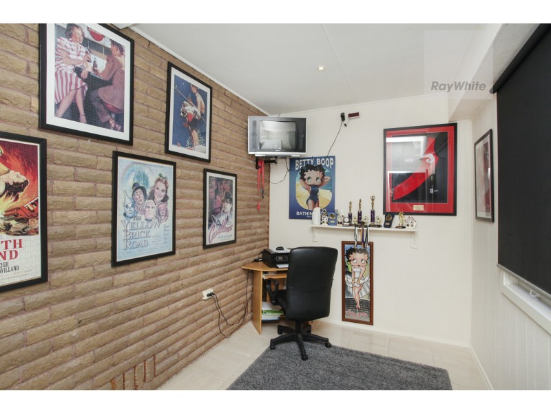 9 Farley Court, Gladstone Park VIC 3043