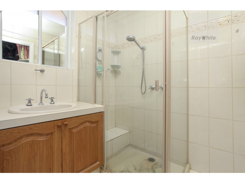 9 Farley Court, Gladstone Park VIC 3043