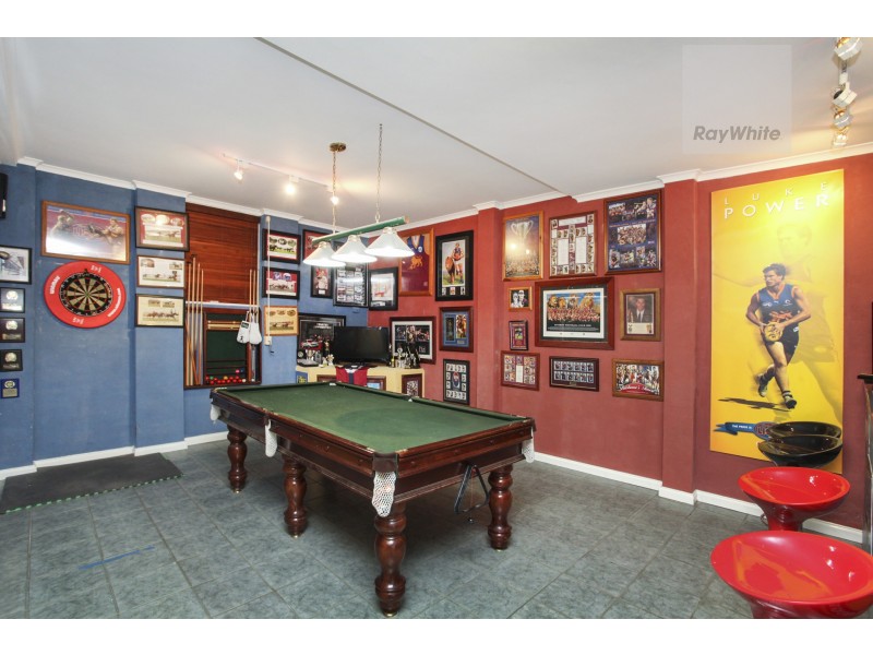 9 Farley Court, Gladstone Park VIC 3043