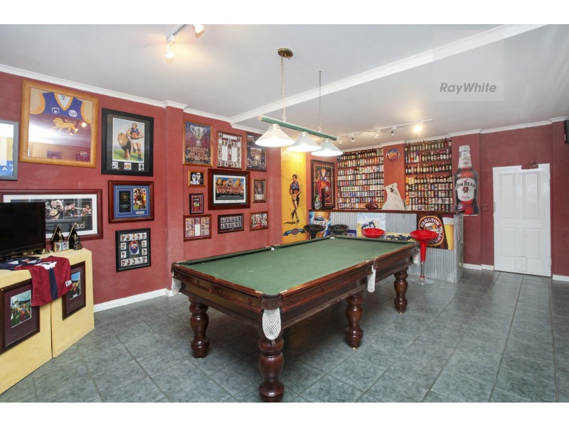 9 Farley Court, Gladstone Park VIC 3043