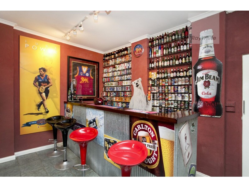 9 Farley Court, Gladstone Park VIC 3043