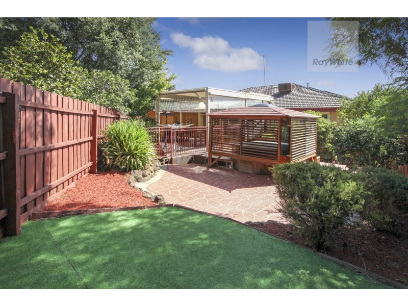 9 Farley Court, Gladstone Park VIC 3043