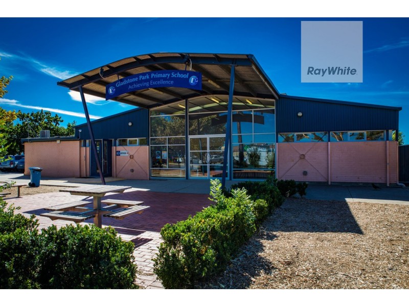 9 Farley Court, Gladstone Park VIC 3043