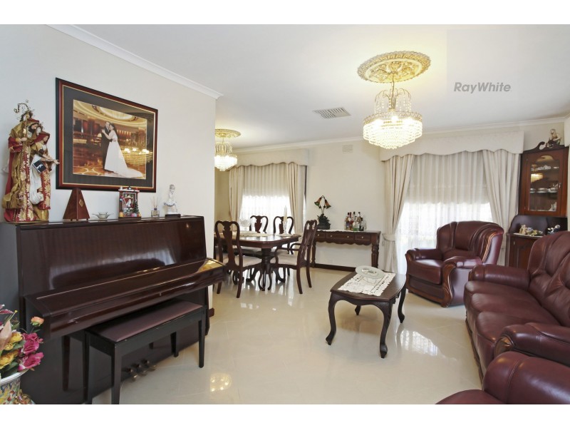 3 Bede Court, Gladstone Park VIC 3043