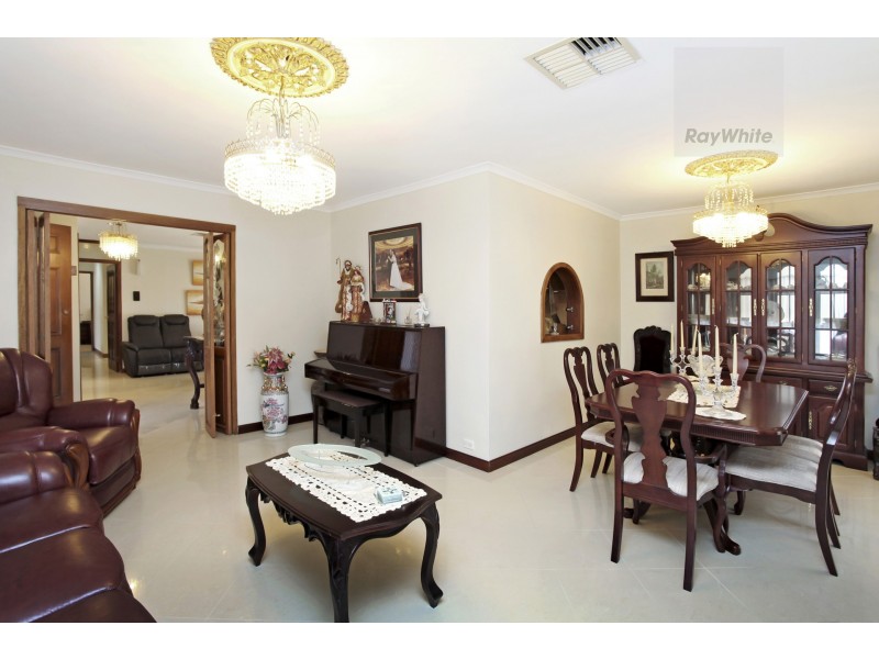 3 Bede Court, Gladstone Park VIC 3043