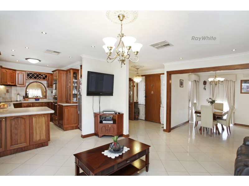 3 Bede Court, Gladstone Park VIC 3043