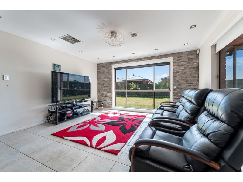 37 Wheatley Avenue, Roxburgh Park VIC 3064