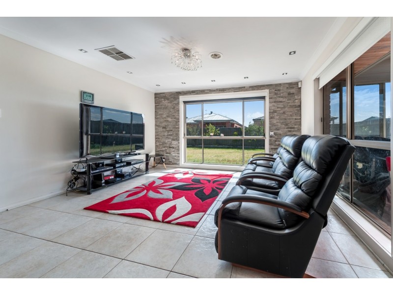 37 Wheatley Avenue, Roxburgh Park VIC 3064