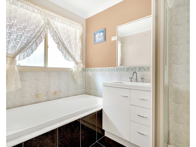 14 Farnham Court, Craigieburn VIC 3064