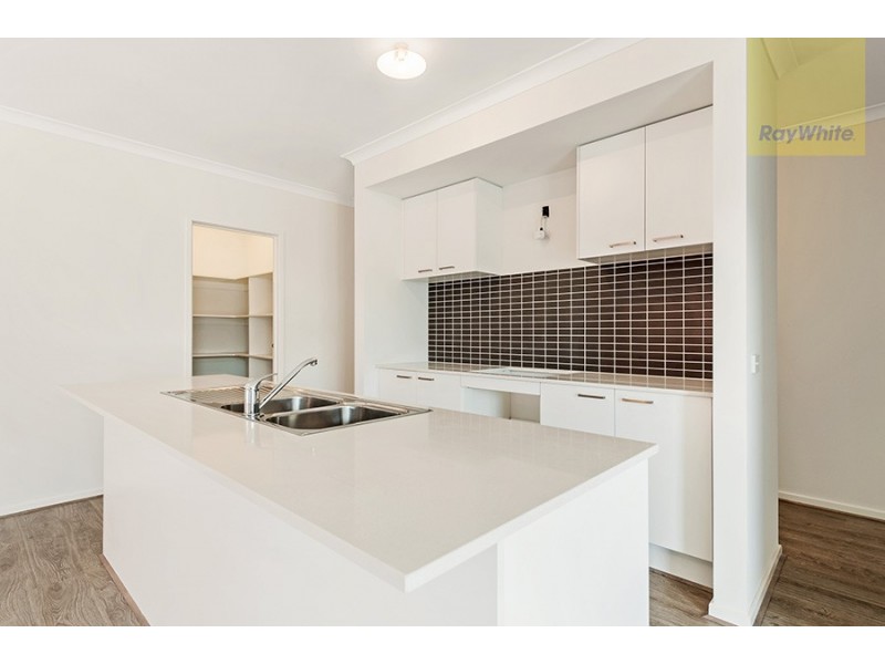 14 Streamside Avenue, Craigieburn VIC 3064