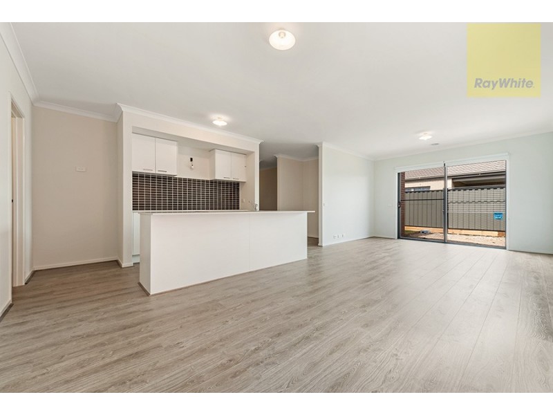 14 Streamside Avenue, Craigieburn VIC 3064