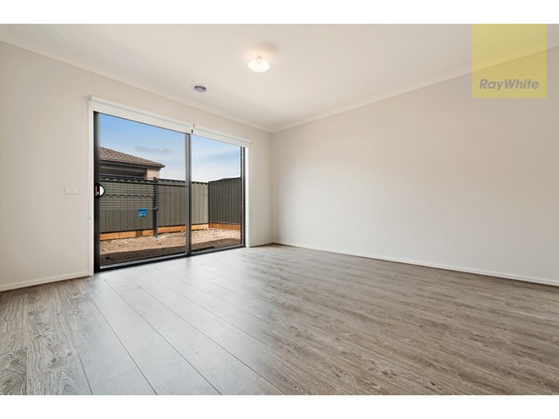 14 Streamside Avenue, Craigieburn VIC 3064