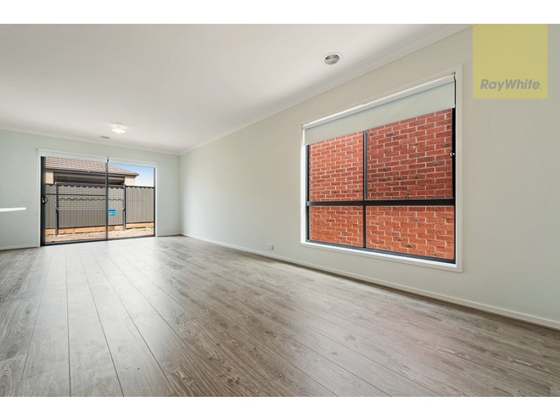 14 Streamside Avenue, Craigieburn VIC 3064