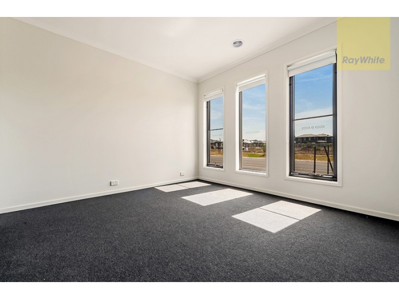 14 Streamside Avenue, Craigieburn VIC 3064