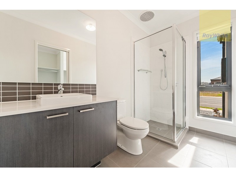 14 Streamside Avenue, Craigieburn VIC 3064