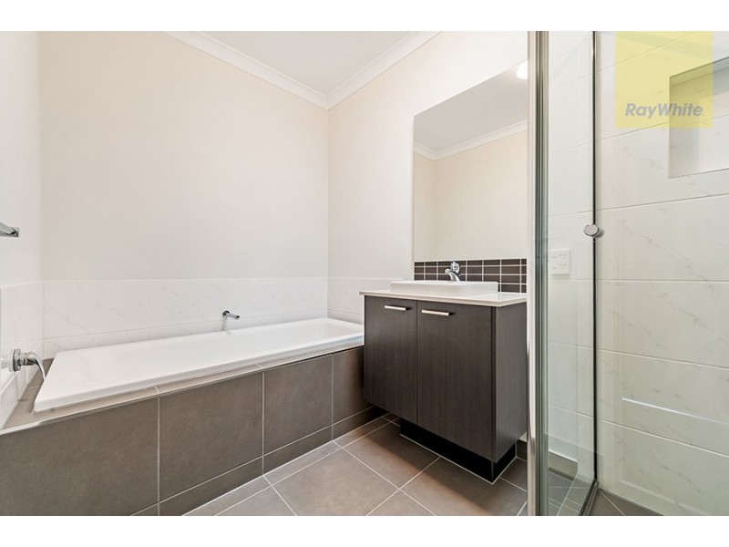 14 Streamside Avenue, Craigieburn VIC 3064