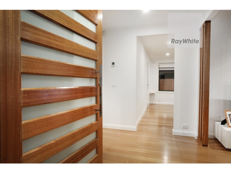 15 Pyke Drive, Gladstone Park VIC 3043