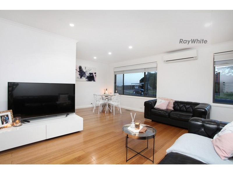 15 Pyke Drive, Gladstone Park VIC 3043