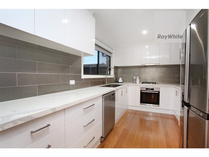 15 Pyke Drive, Gladstone Park VIC 3043