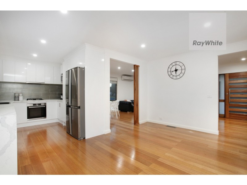 15 Pyke Drive, Gladstone Park VIC 3043