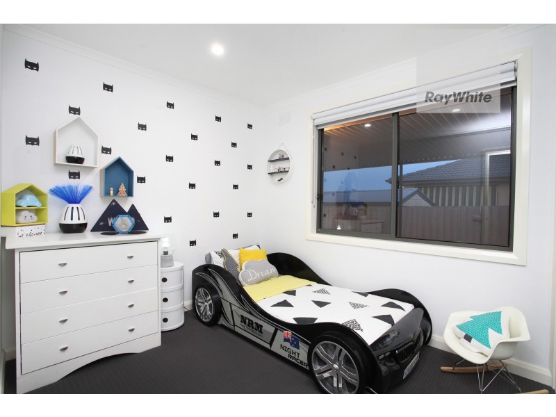 15 Pyke Drive, Gladstone Park VIC 3043